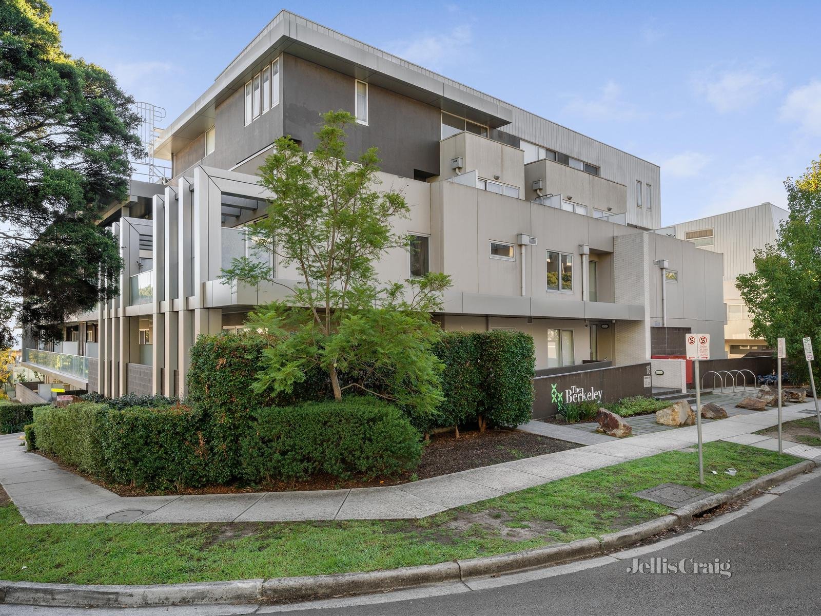 208/18 Berkeley Street, Doncaster image 1