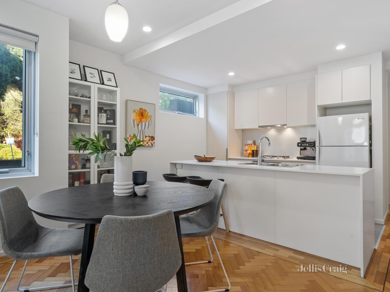 208/18 Berkeley Street, Doncaster image 3