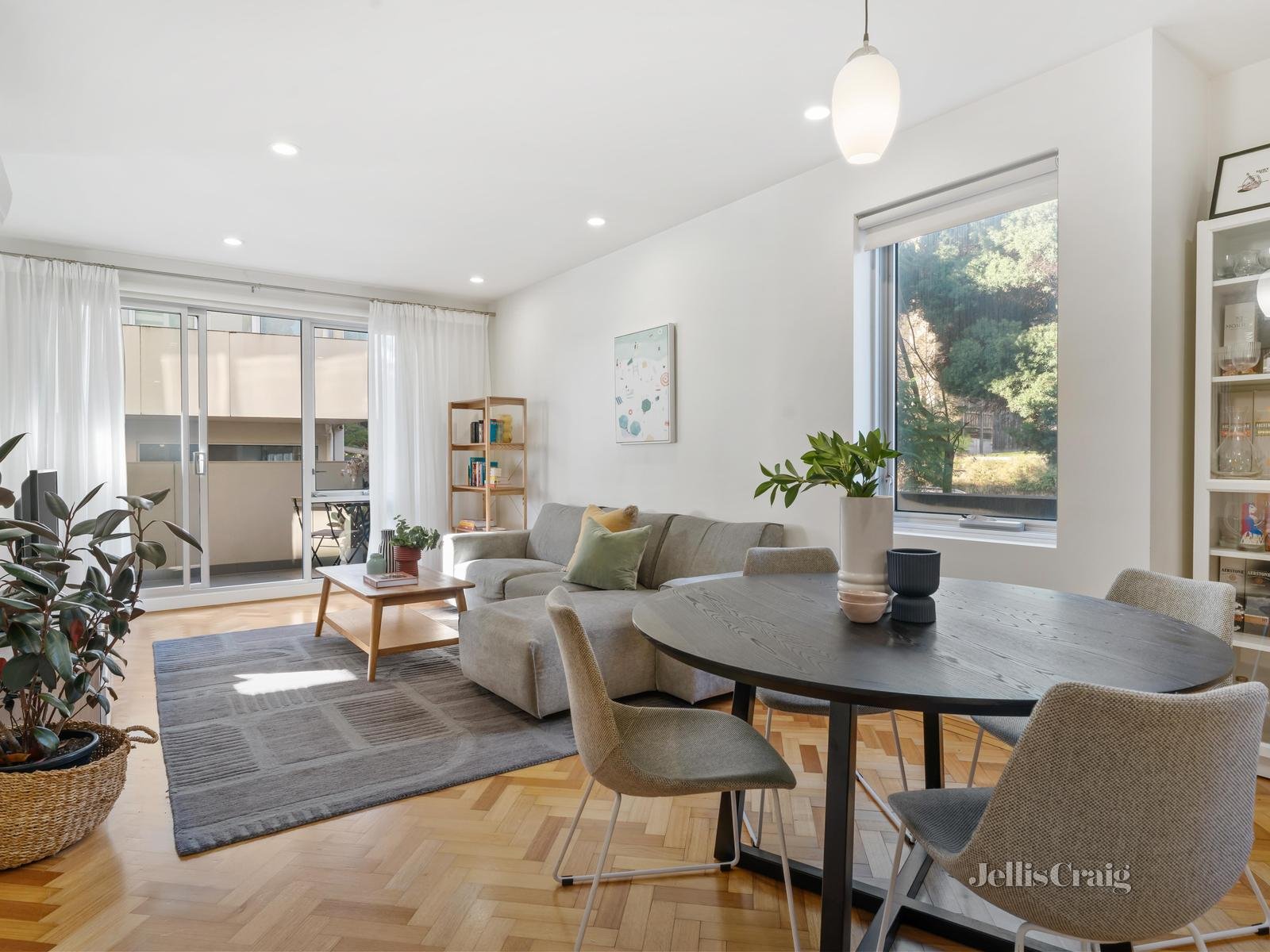 208/18 Berkeley Street, Doncaster image 4