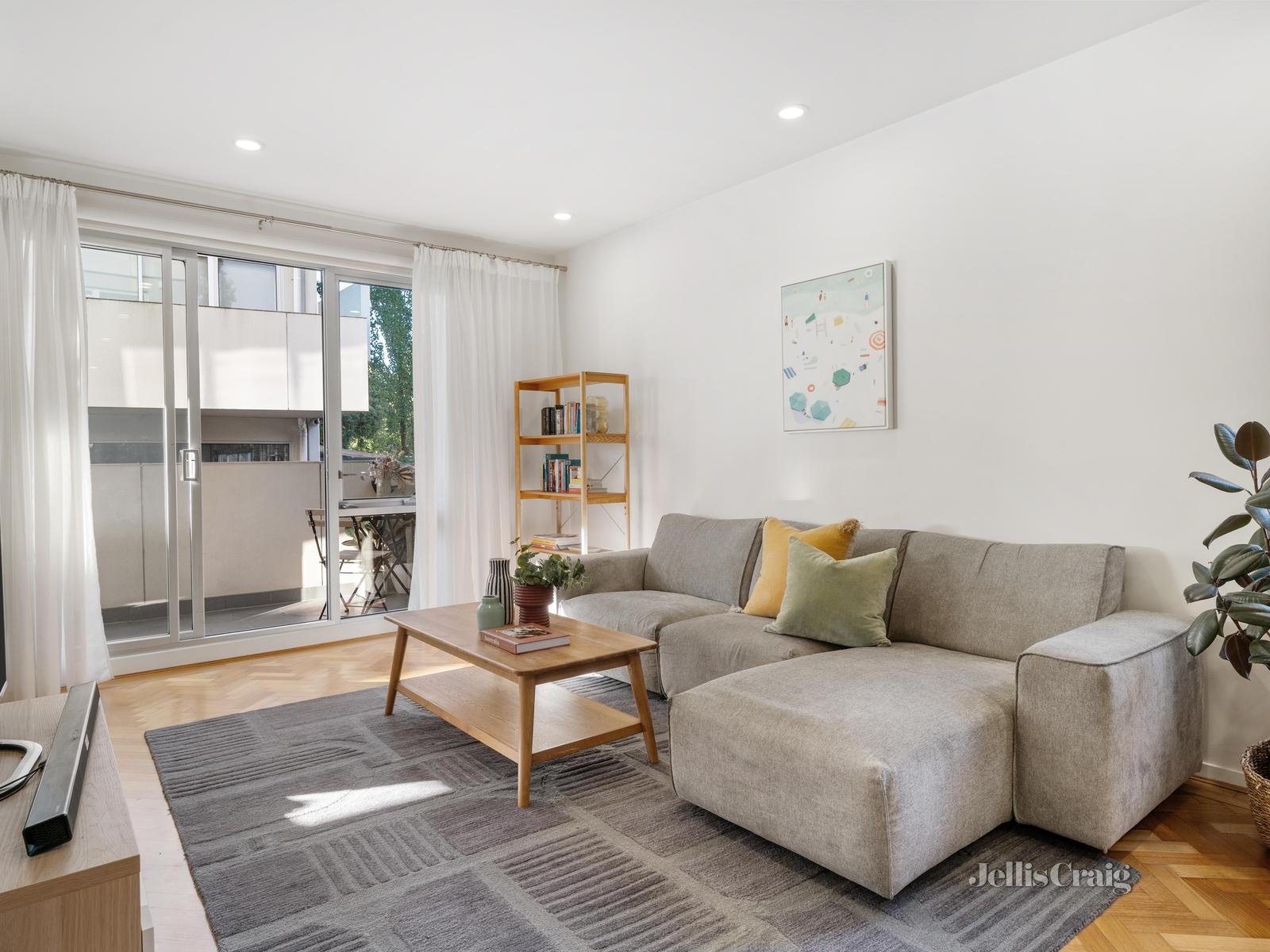 208/18 Berkeley Street, Doncaster image 5