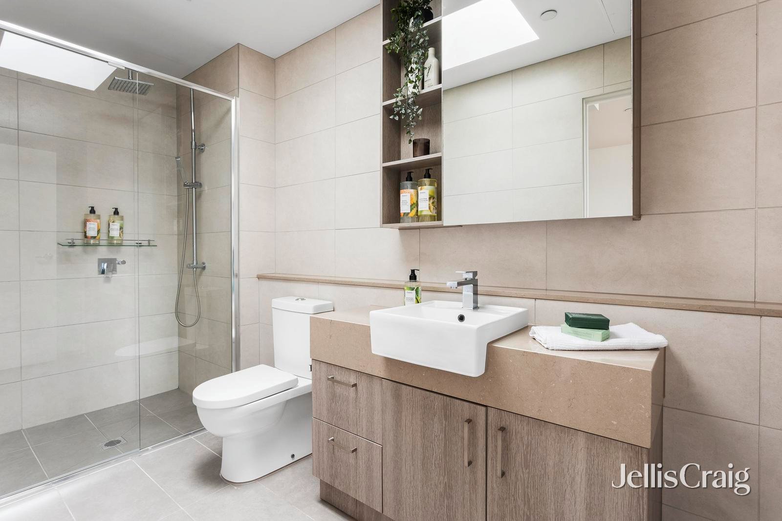 208/18 Gilbert Road, Preston image 5