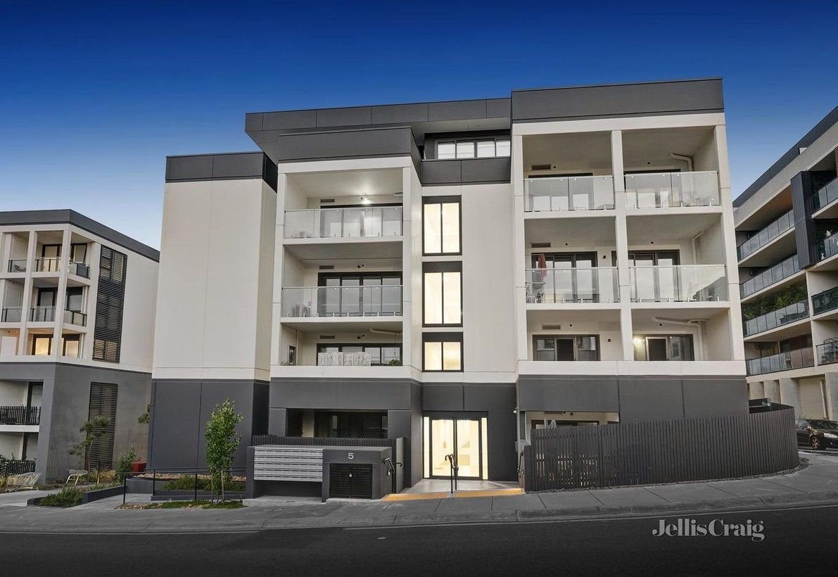 208/5 Red Hill Terrace, Doncaster East image 1