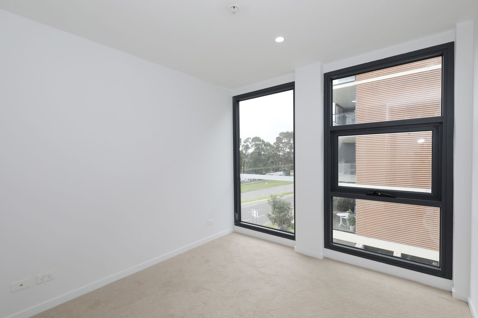 208/5 Red Hill Terrace, Doncaster East image 4