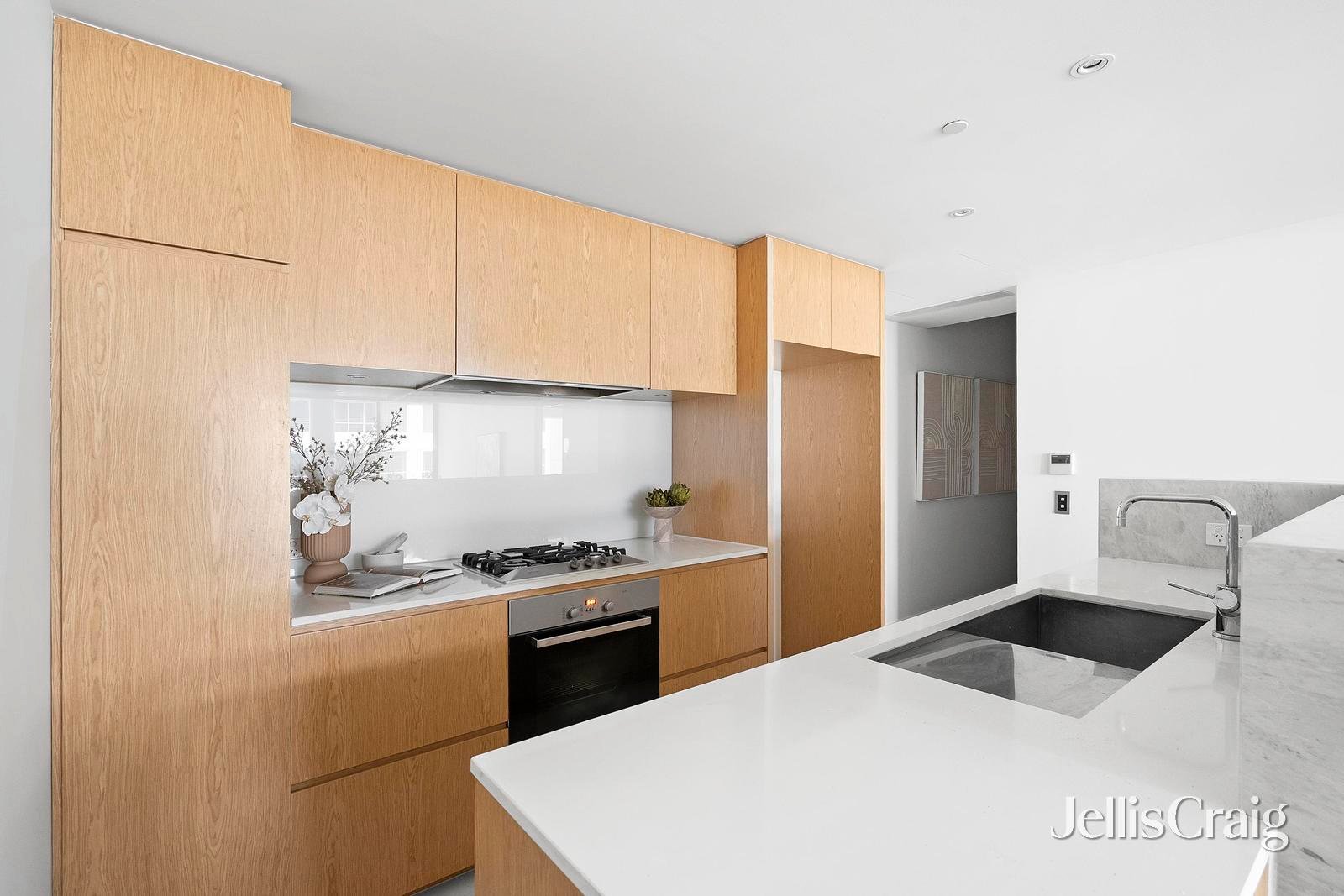 208/6-8 Eastern Beach Road, Geelong image 4