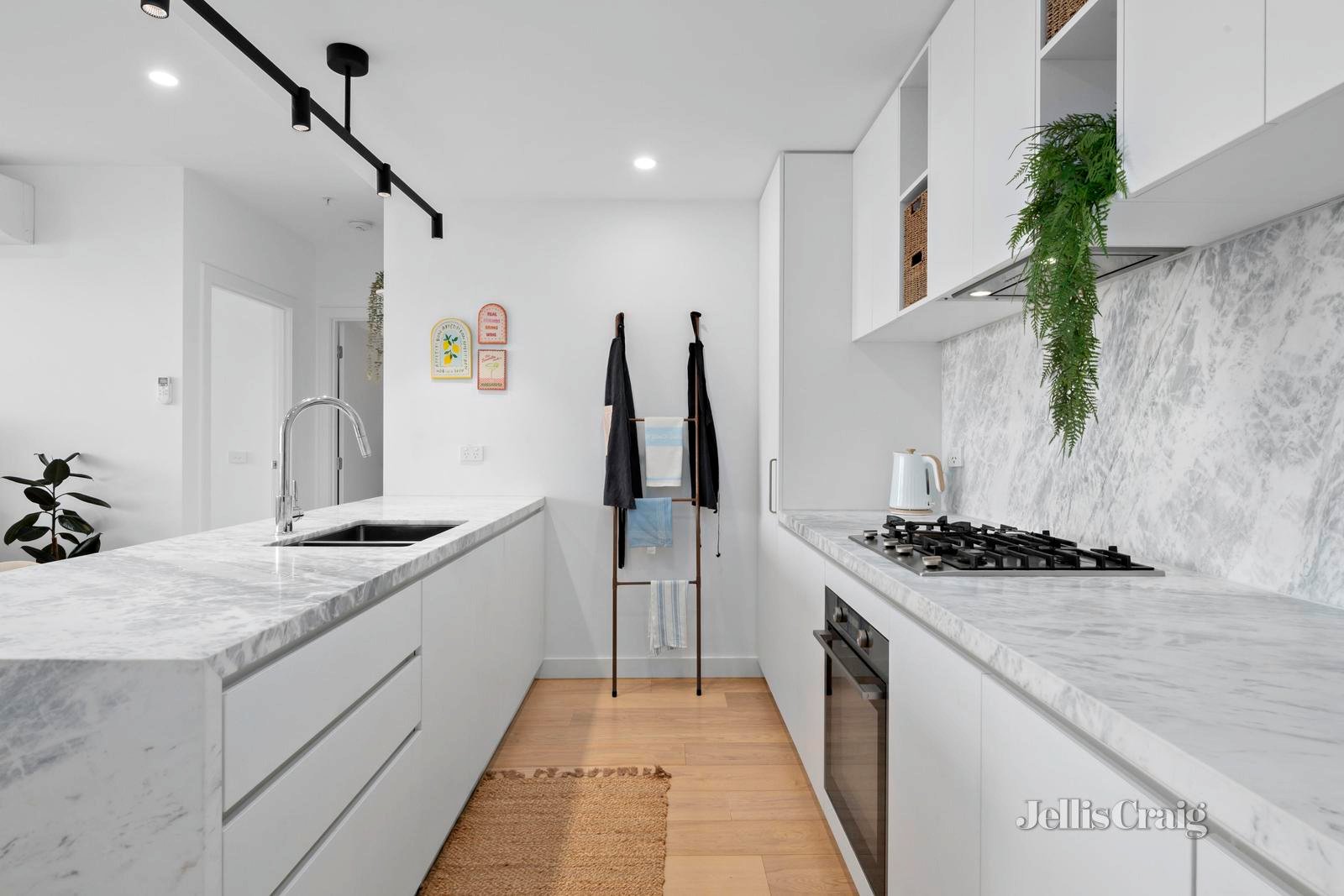 208/661 Whitehorse Road, Mont Albert image 4