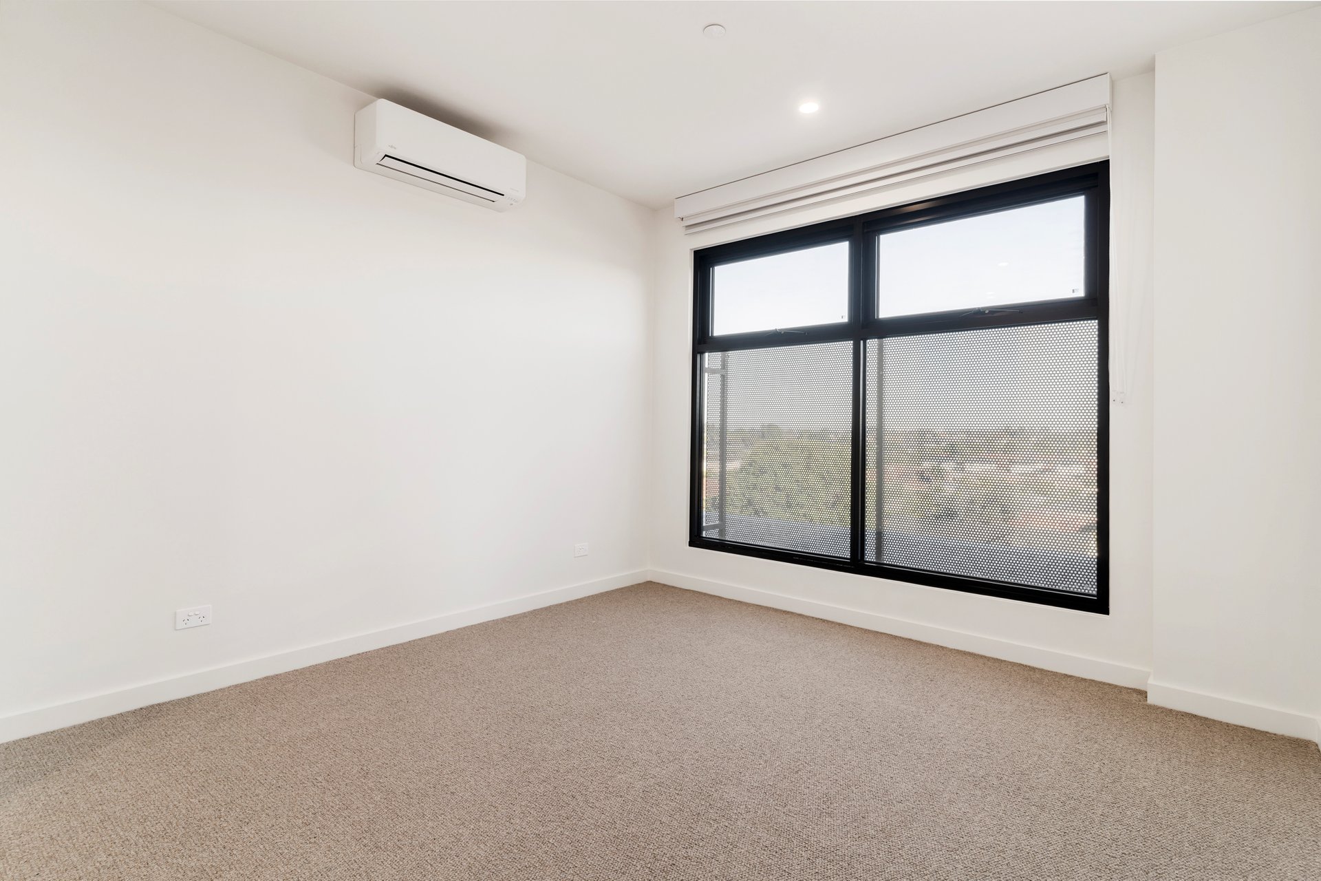 Property Gallery Thumbnail 8