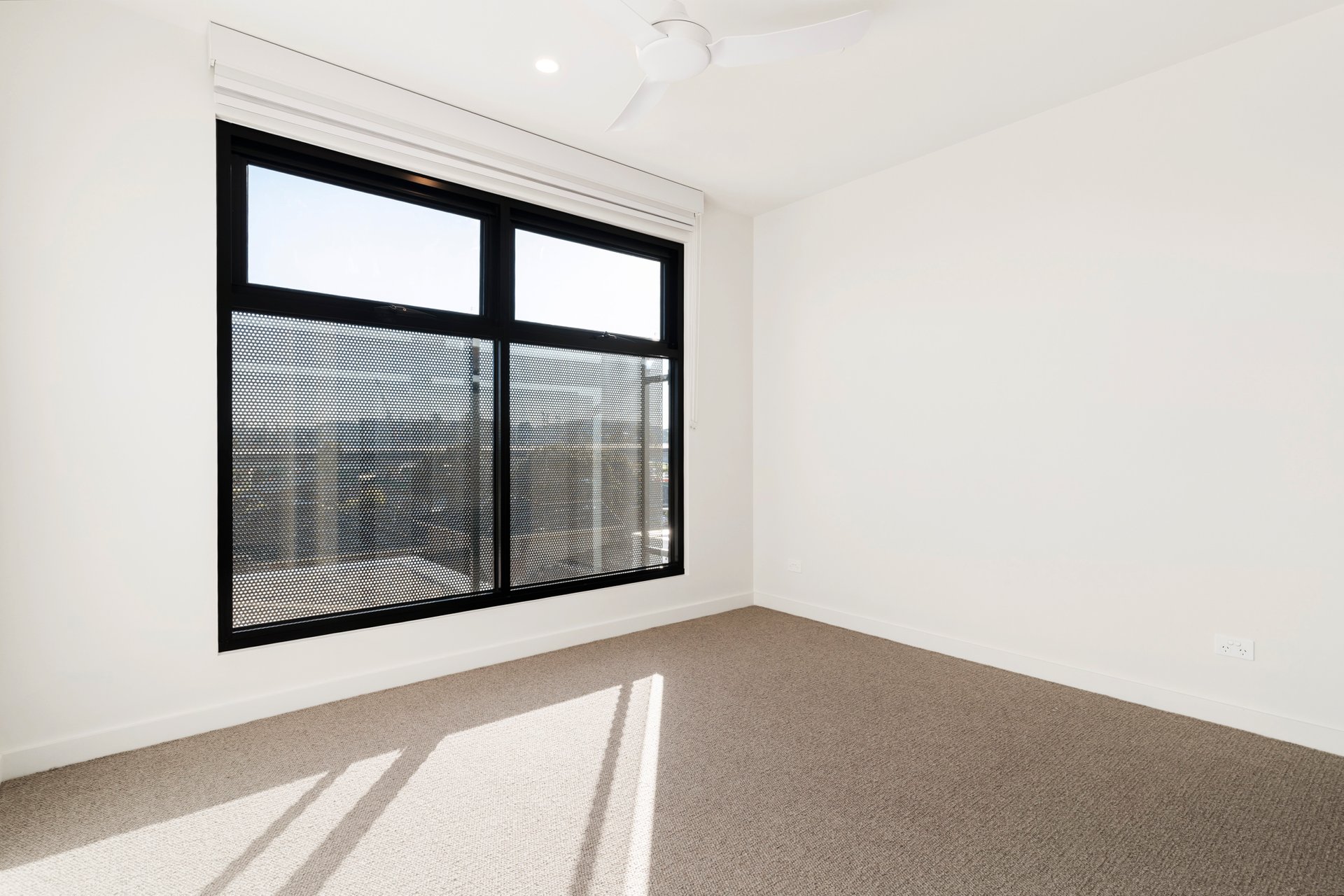Property Gallery Thumbnail 12
