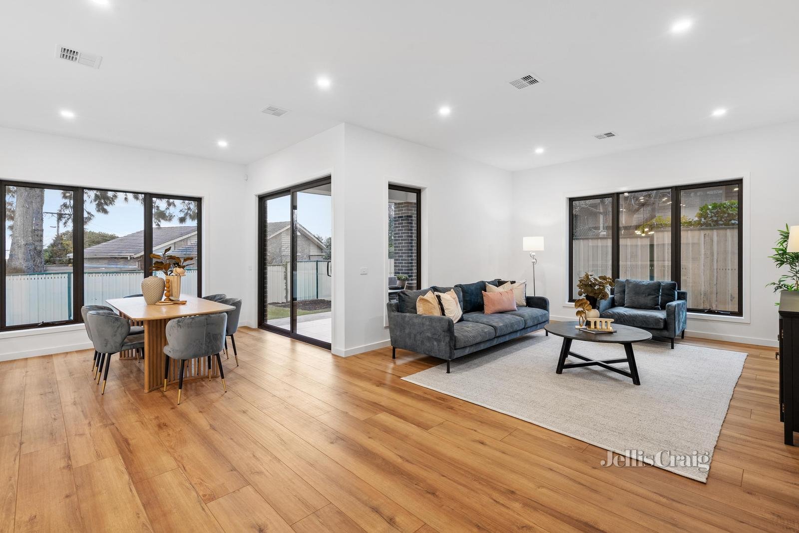 209 Jells Road, Wheelers Hill image 3