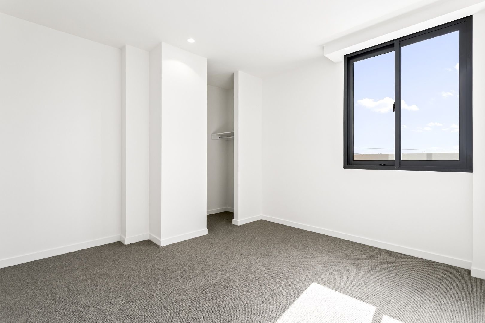 Property Gallery Thumbnail 3