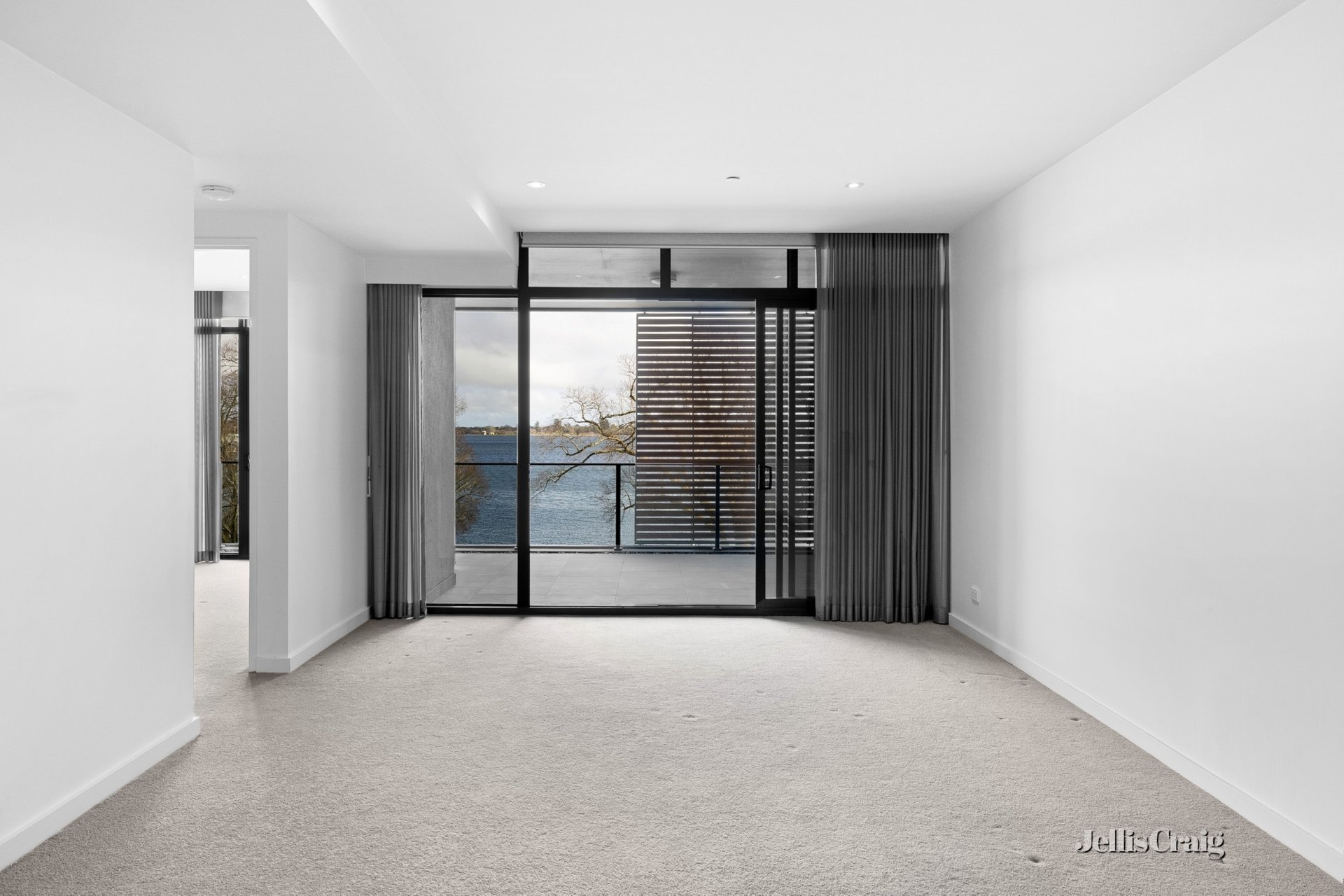 209/18-22 Wendouree Parade, Lake Wendouree image 4