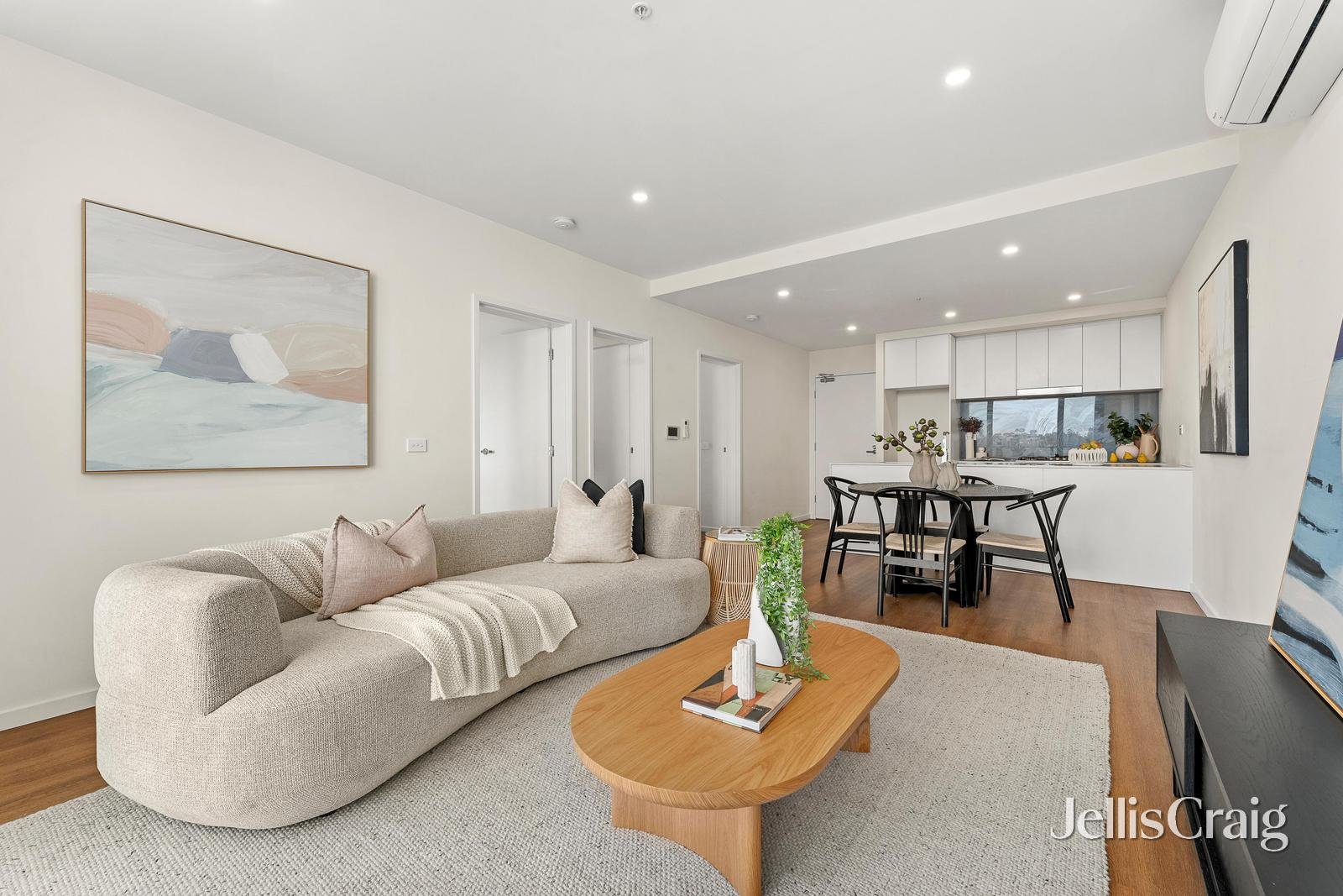 209/2 Bailey Crescent, Oak Park image 1