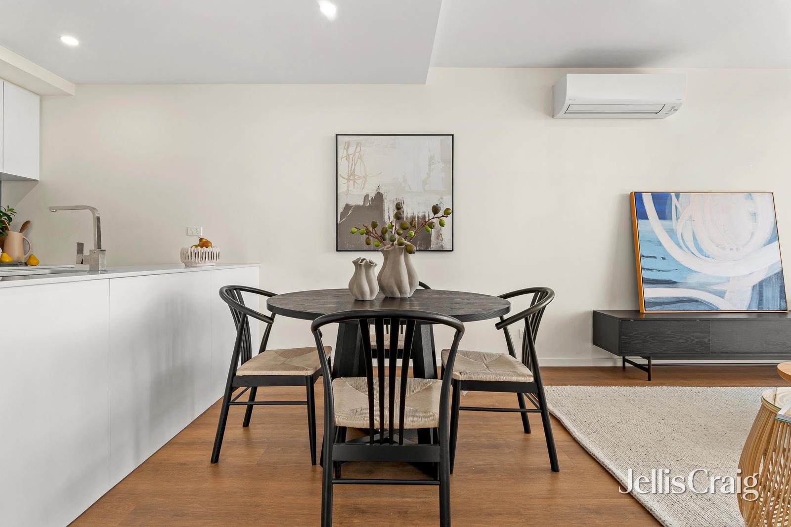 209/2 Bailey Crescent, Oak Park image 3