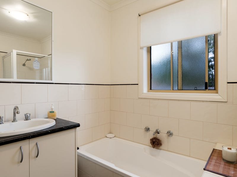 20A Dryden Concourse, Mooroolbark image 11