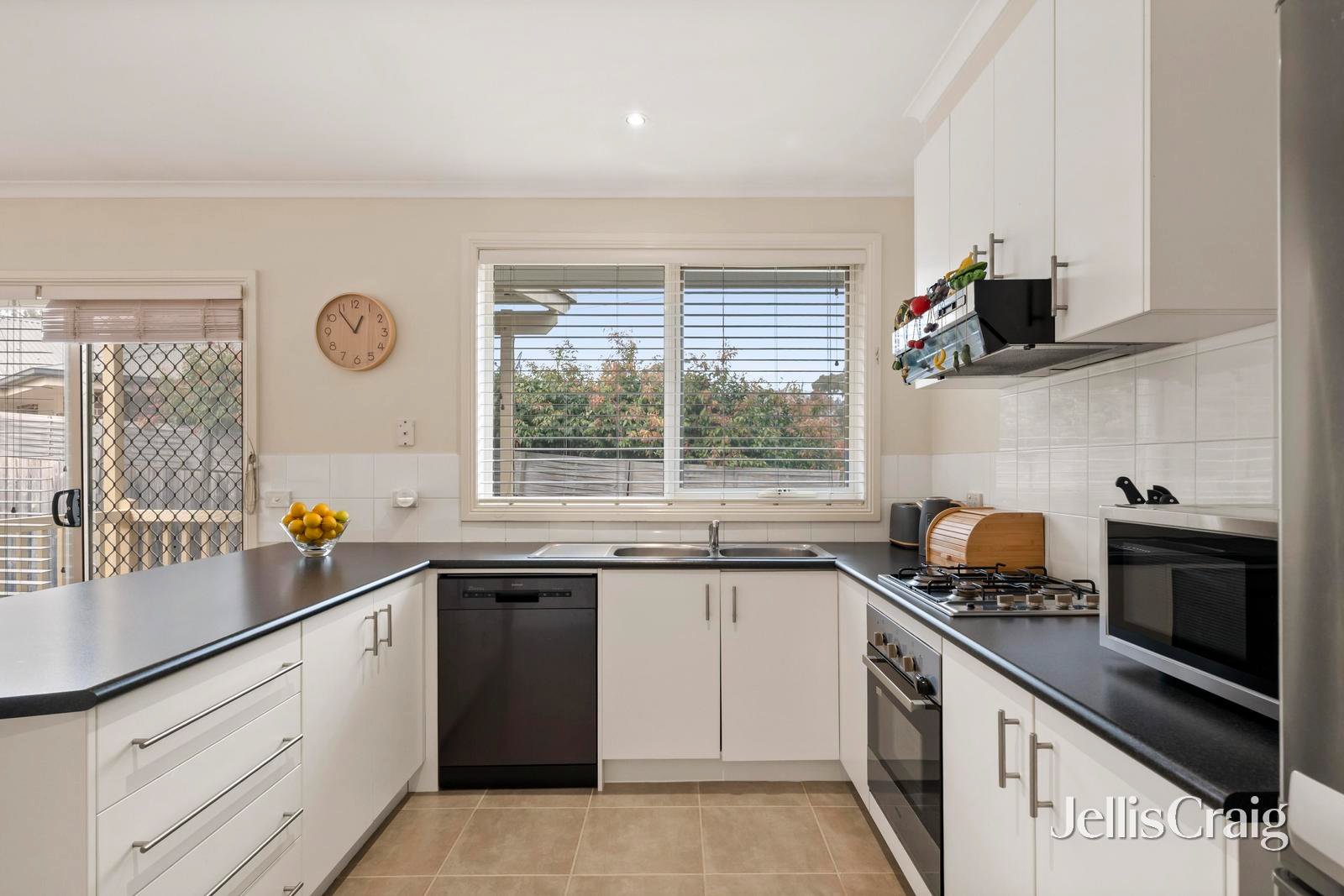 2/1 Alastair Court, Kilsyth image 5