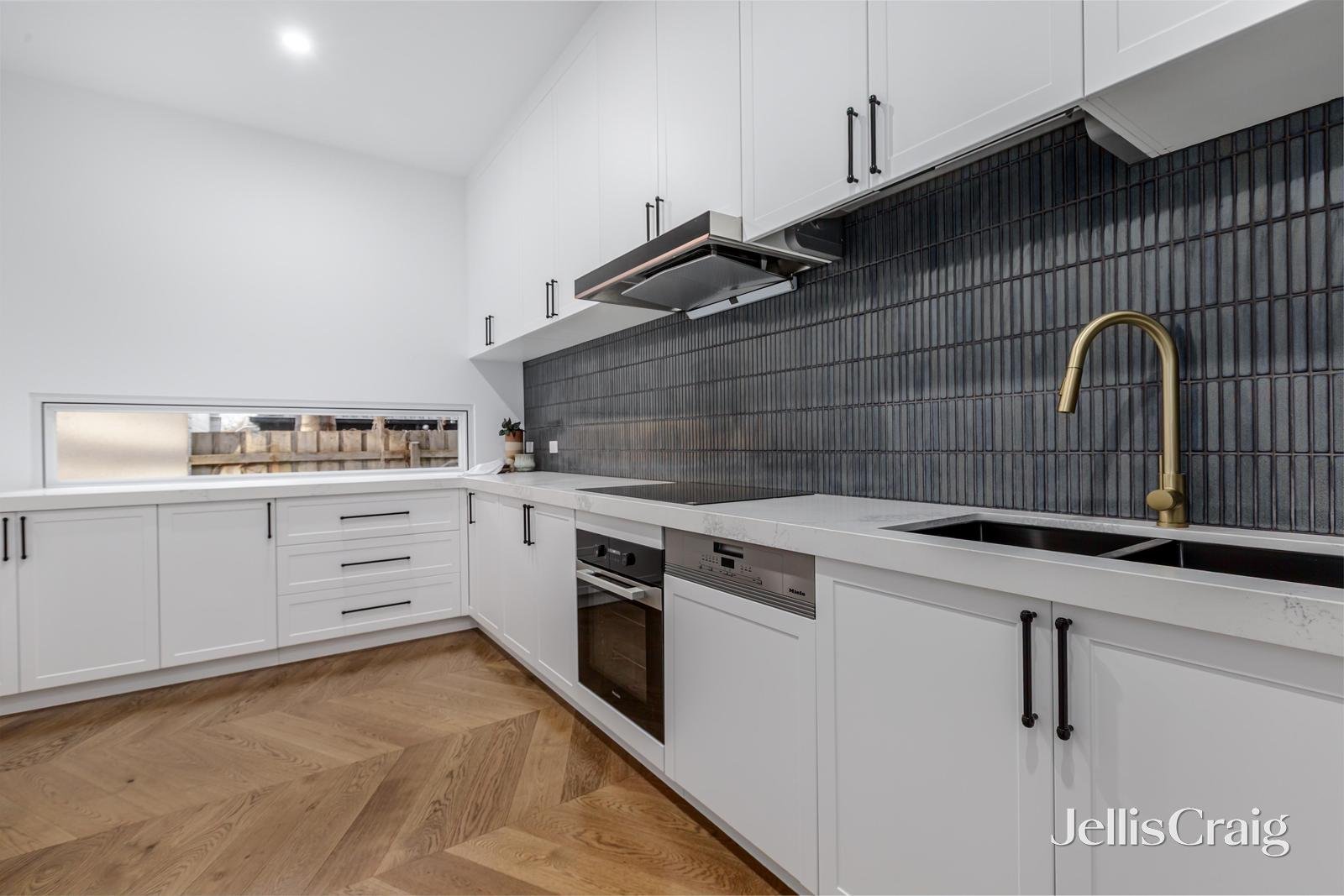 21 Amaroo Street, Chadstone image 6