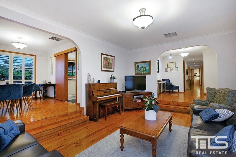 21 Arnside Crescent, Westmeadows image 2