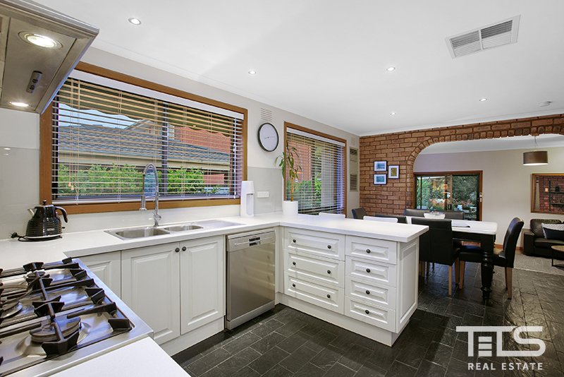 21 Arnside Crescent, Westmeadows image 5
