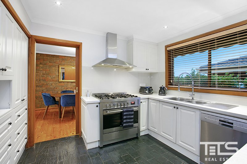 21 Arnside Crescent, Westmeadows image 6