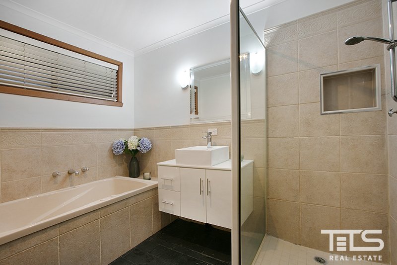 21 Arnside Crescent, Westmeadows image 15