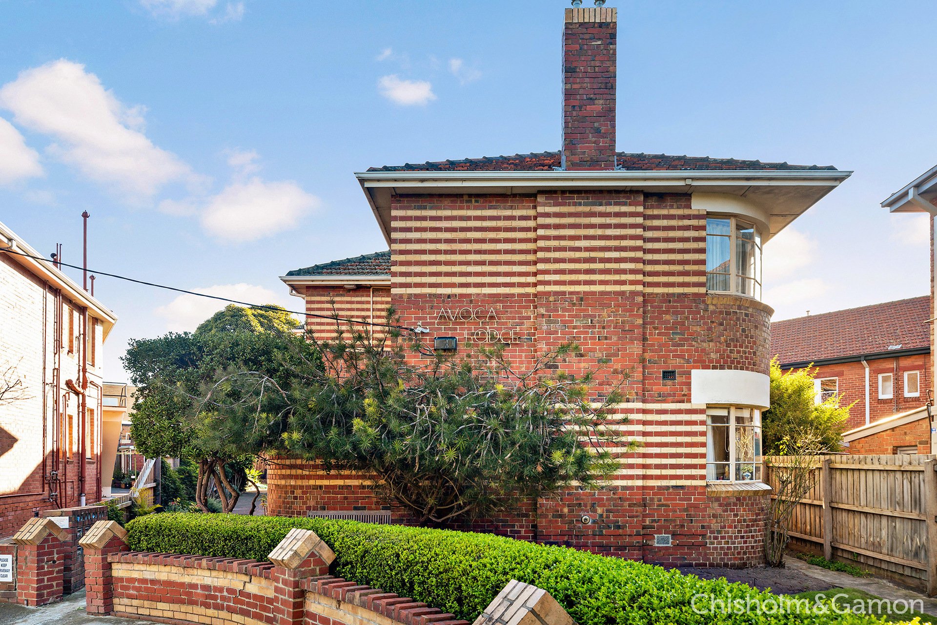 2/1 Avoca Court, Elwood image 1