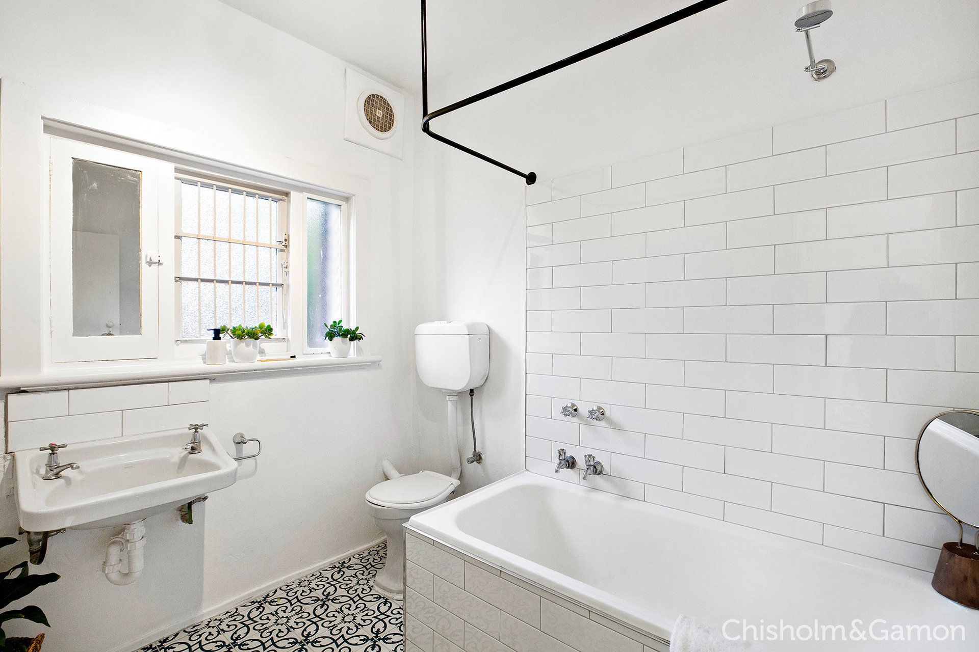 2/1 Avoca Court, Elwood image 8