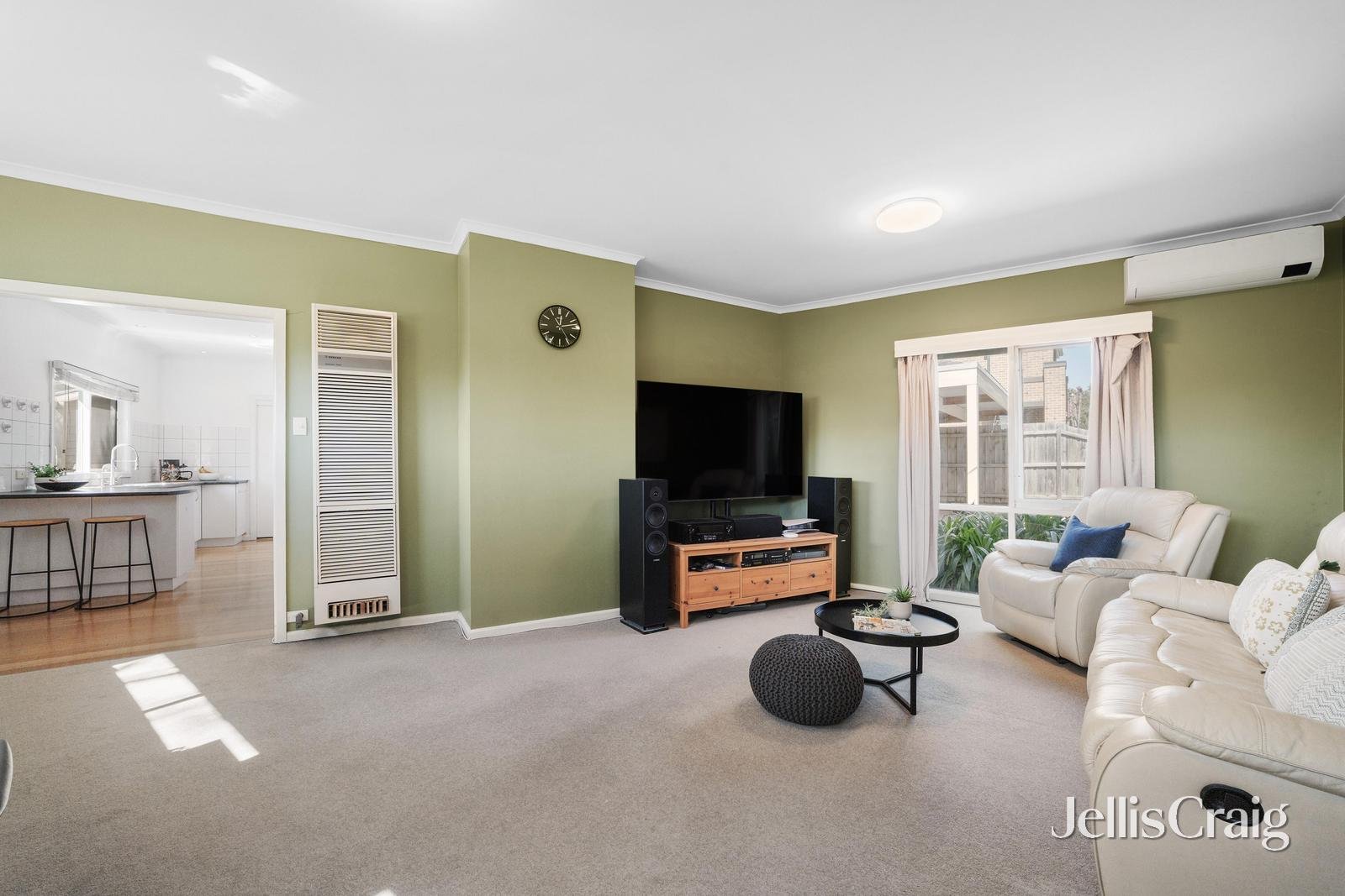21 Banksia Street, Blackburn image 2