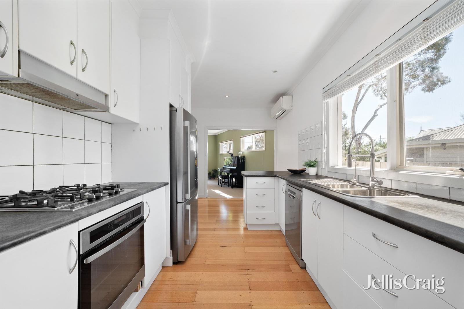 21 Banksia Street, Blackburn image 4