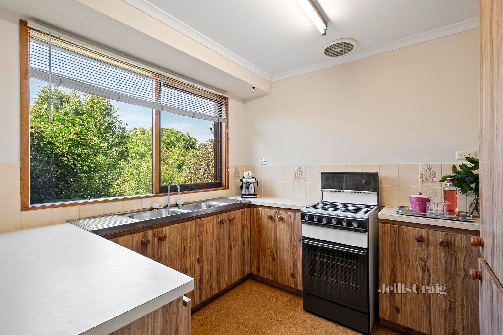 21 Barker Drive, Mooroolbark image 3