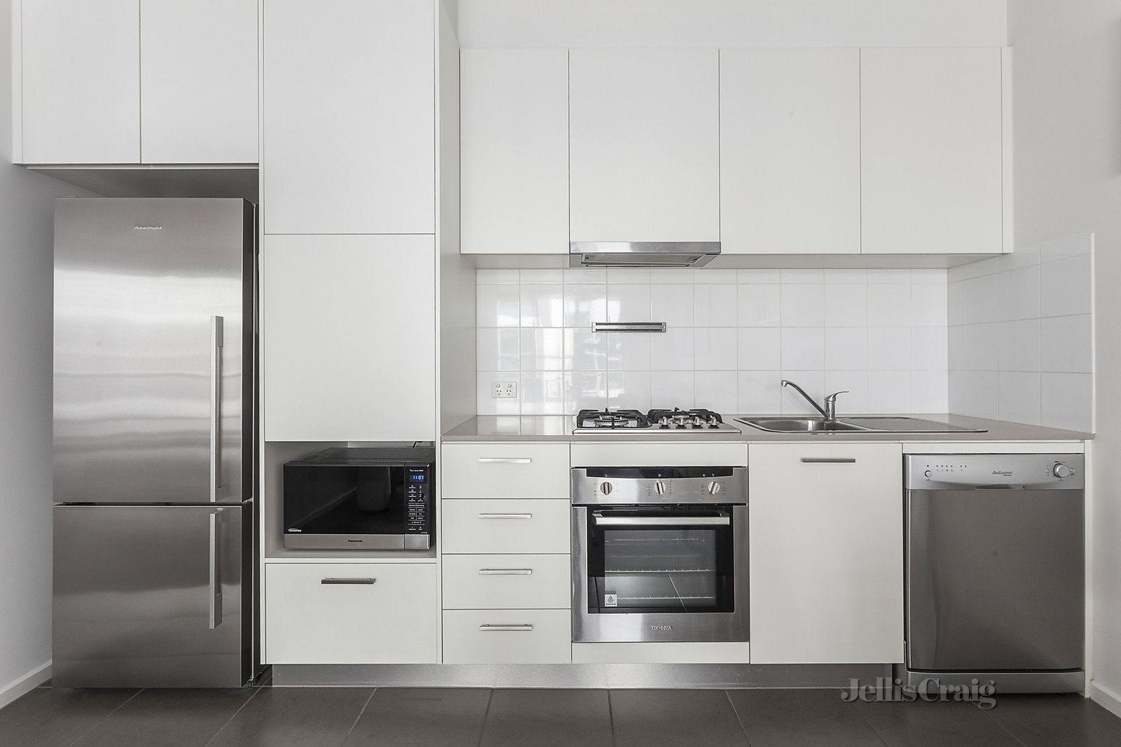 2/1 Barries Place, Clifton Hill image 2