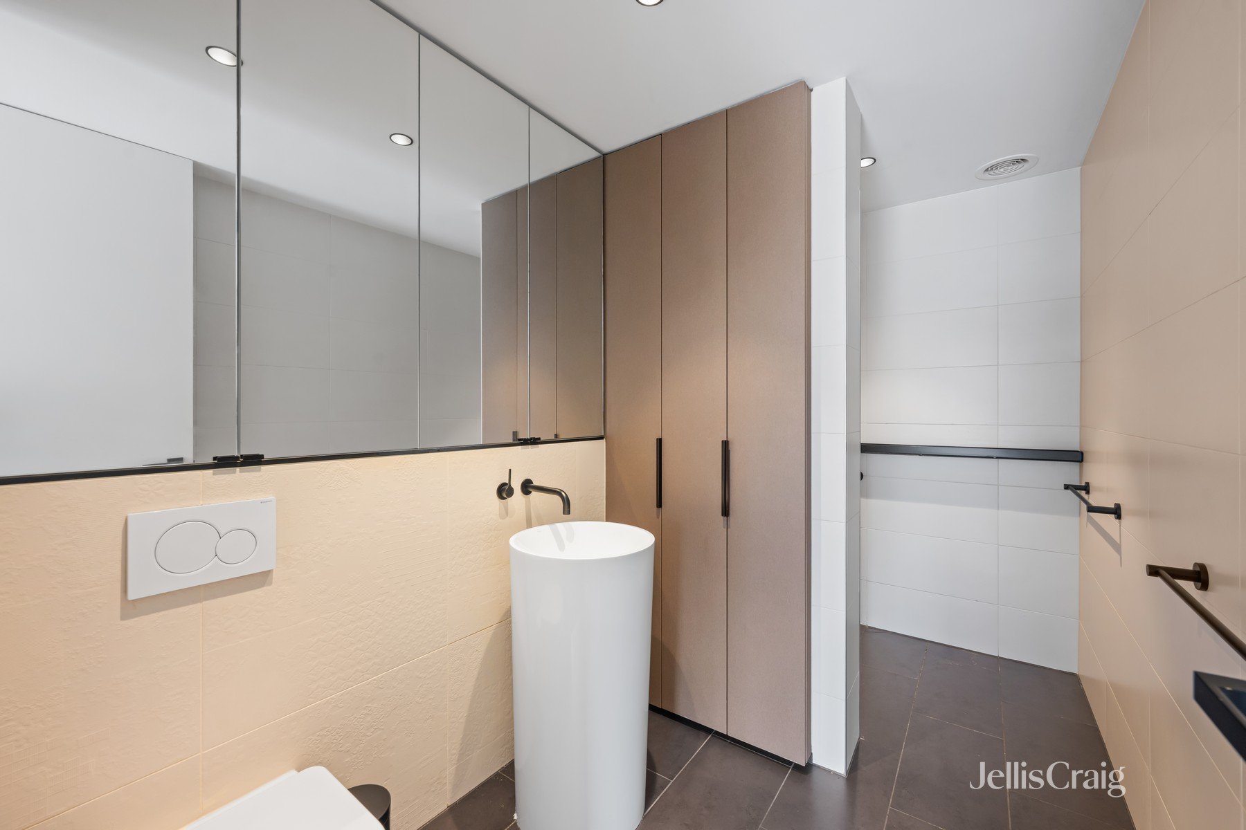 2/1 Bedford Street, Collingwood image 7