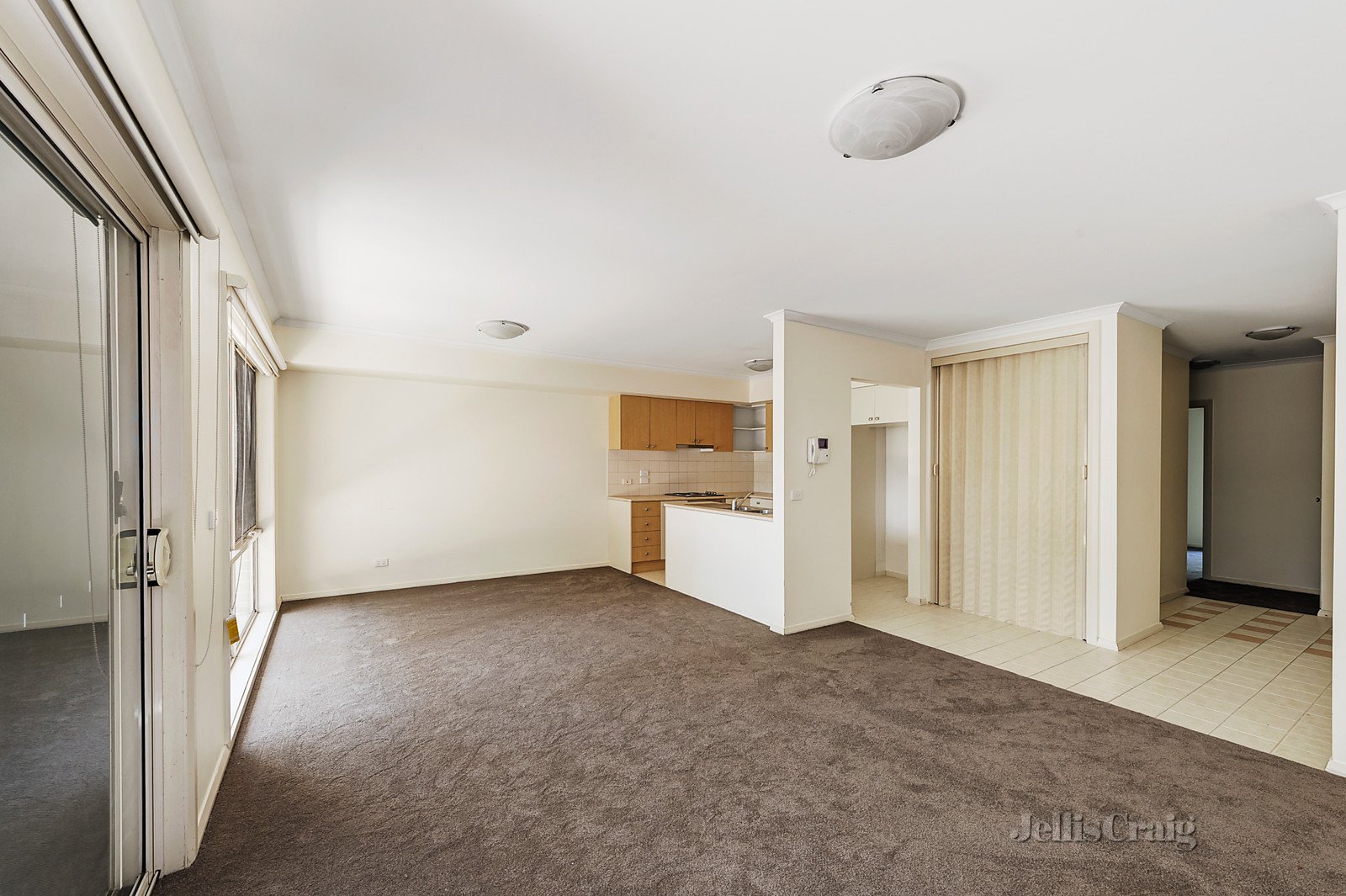 2/1 Bellevue Avenue, Doncaster East image 2