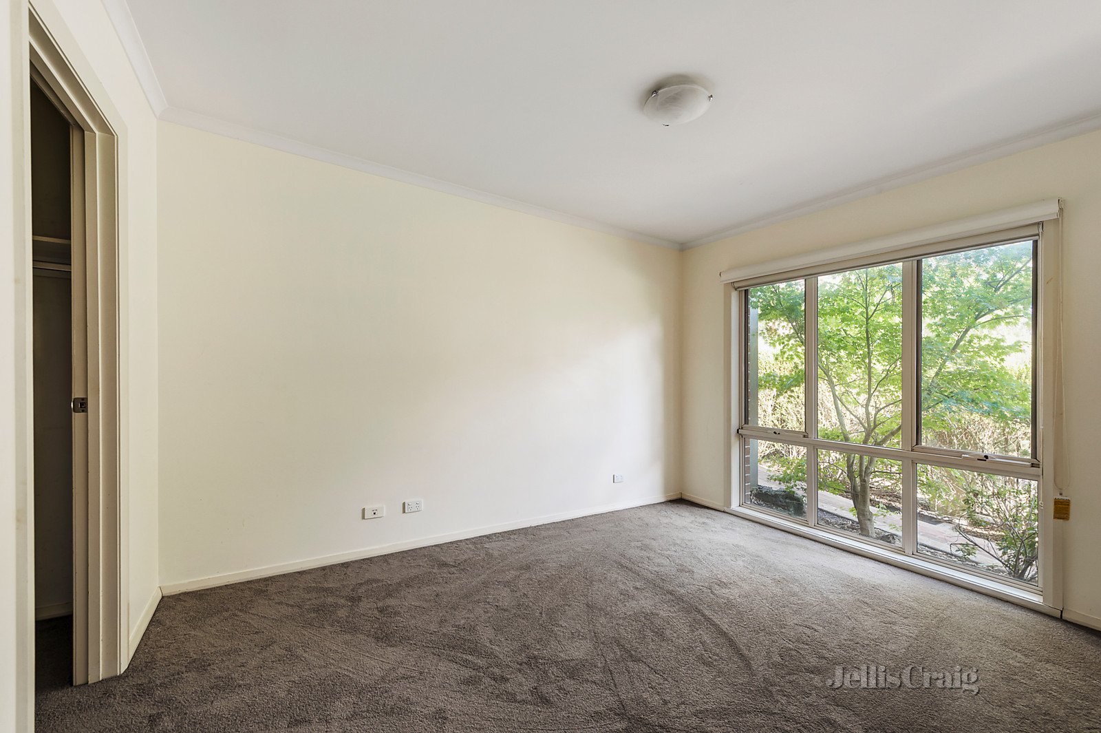 2/1 Bellevue Avenue, Doncaster East image 4