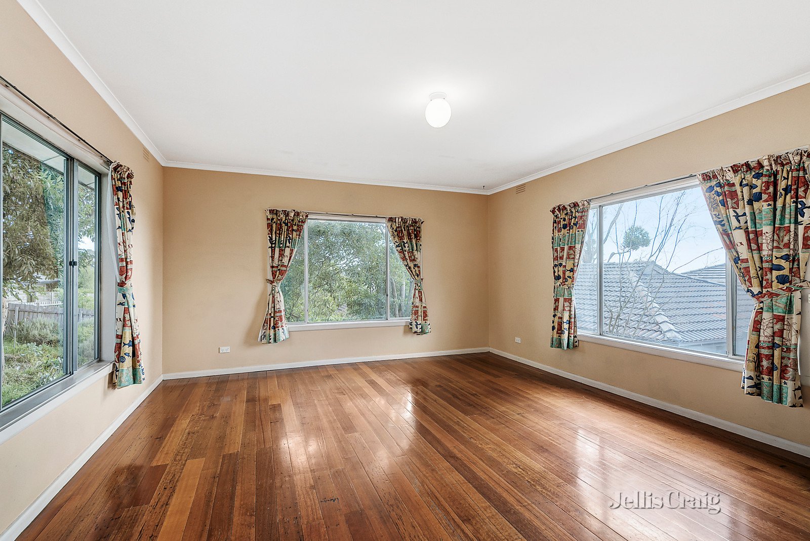 21 Binalong Avenue, Chadstone image 4