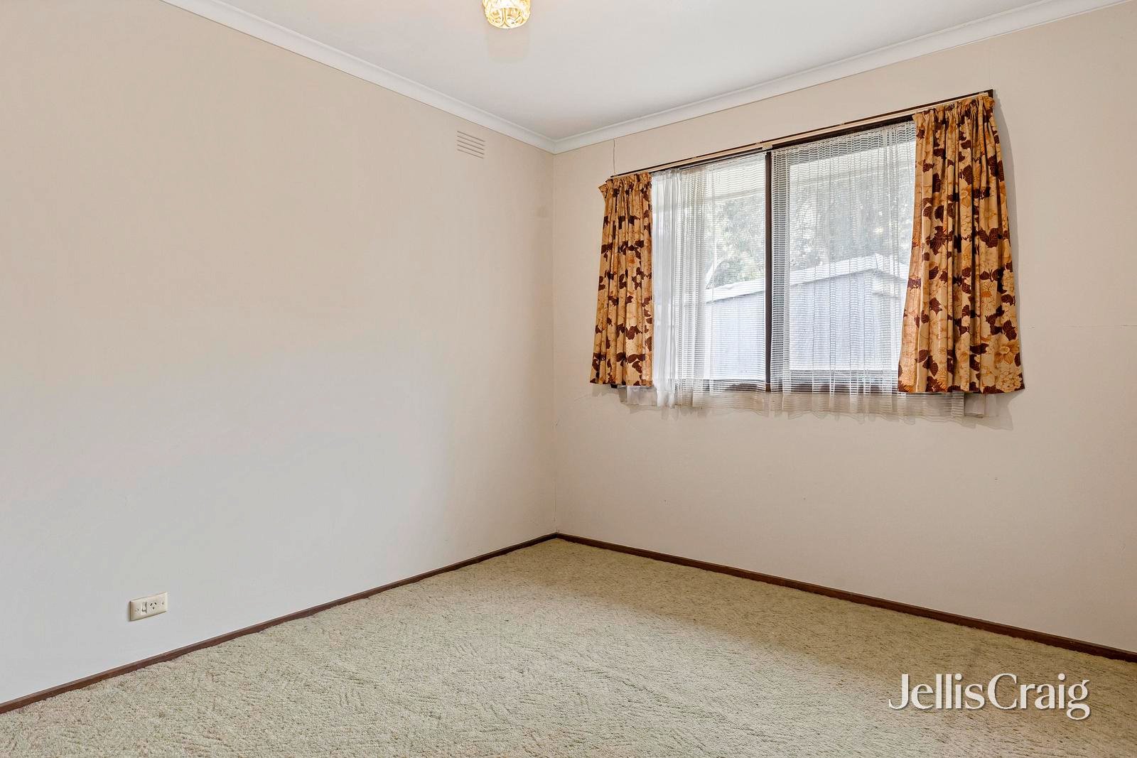 21 Binbrook Drive, Croydon image 6