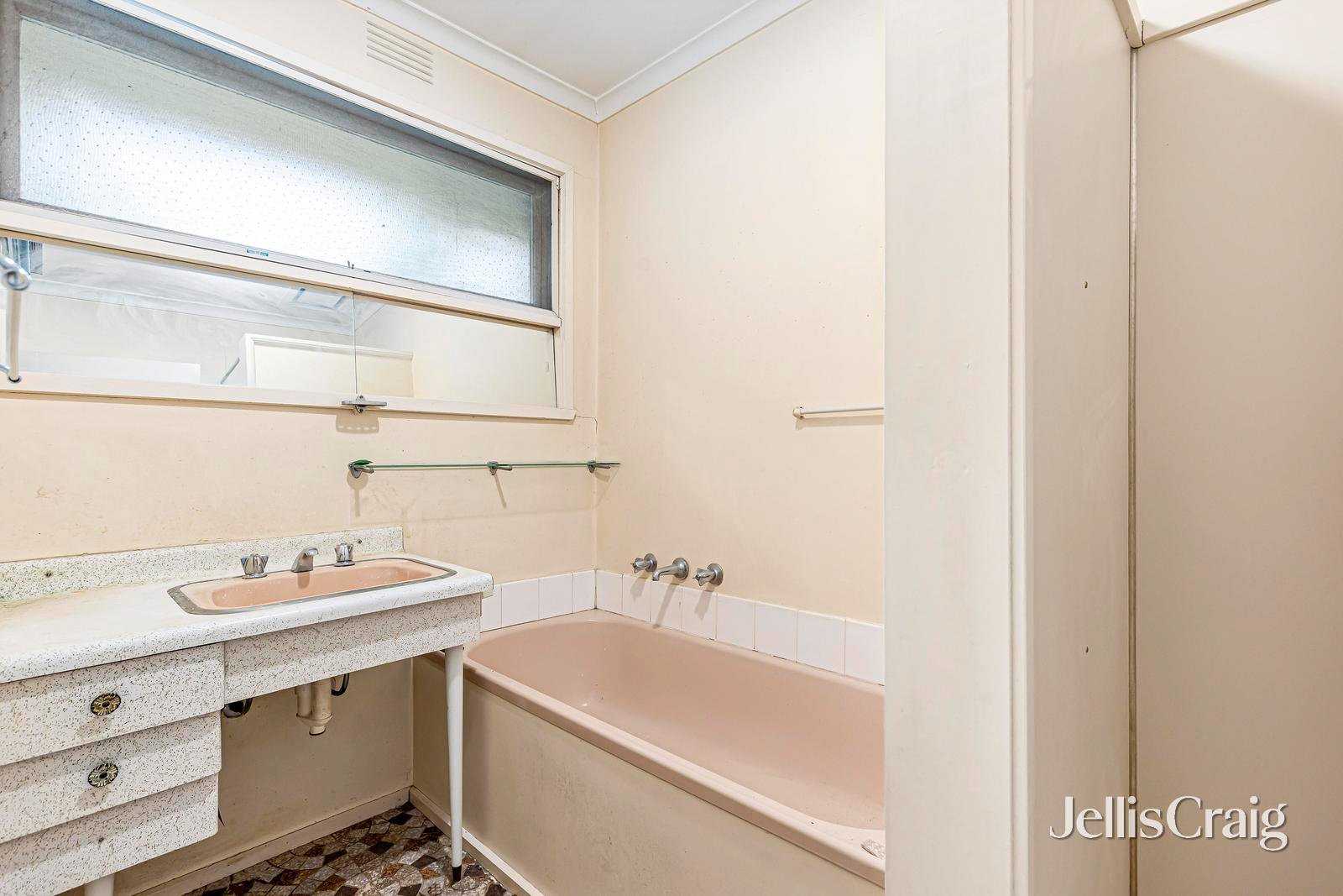 21 Binbrook Drive, Croydon image 7