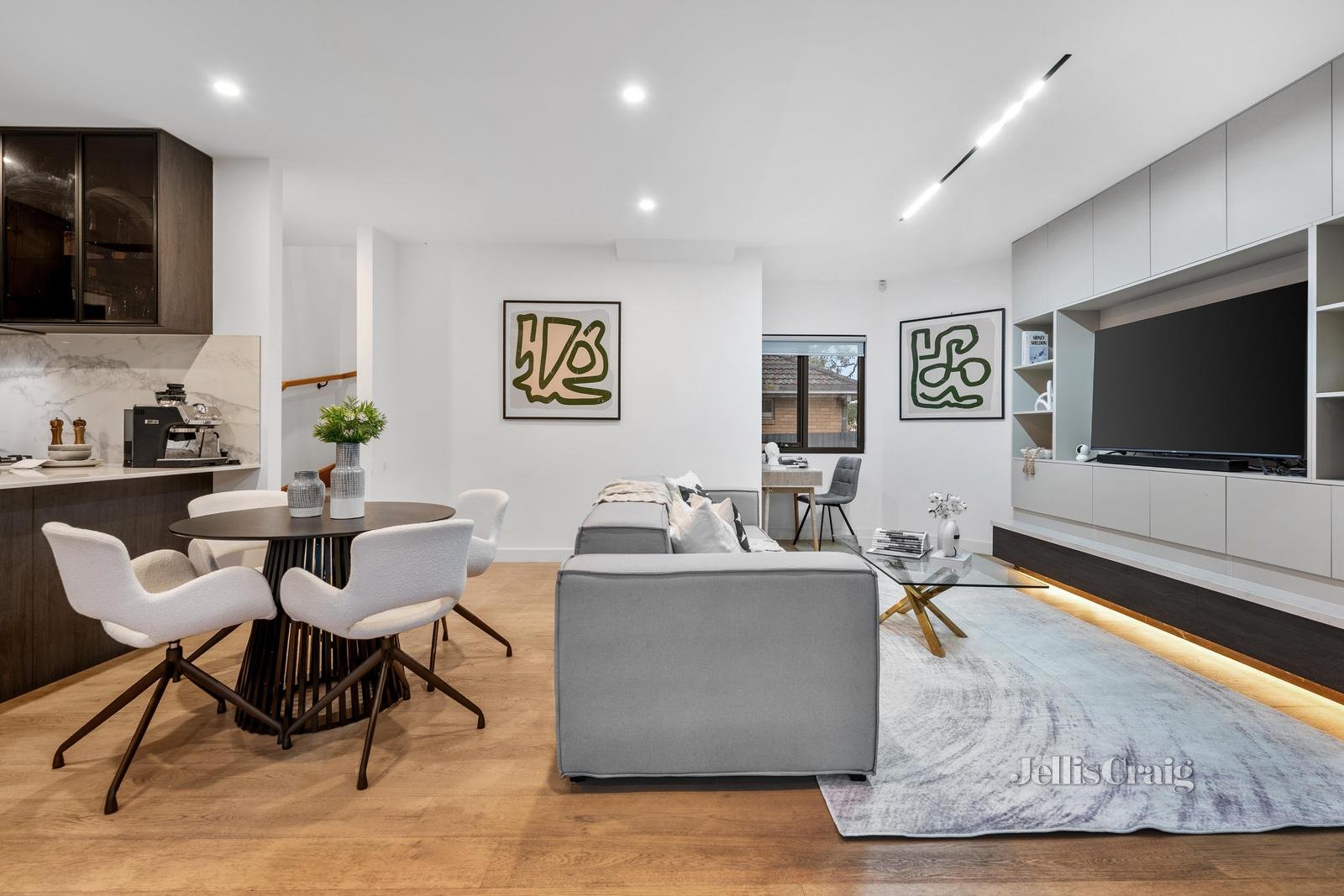 2/1 Biscayne Drive, Mount Waverley image 2