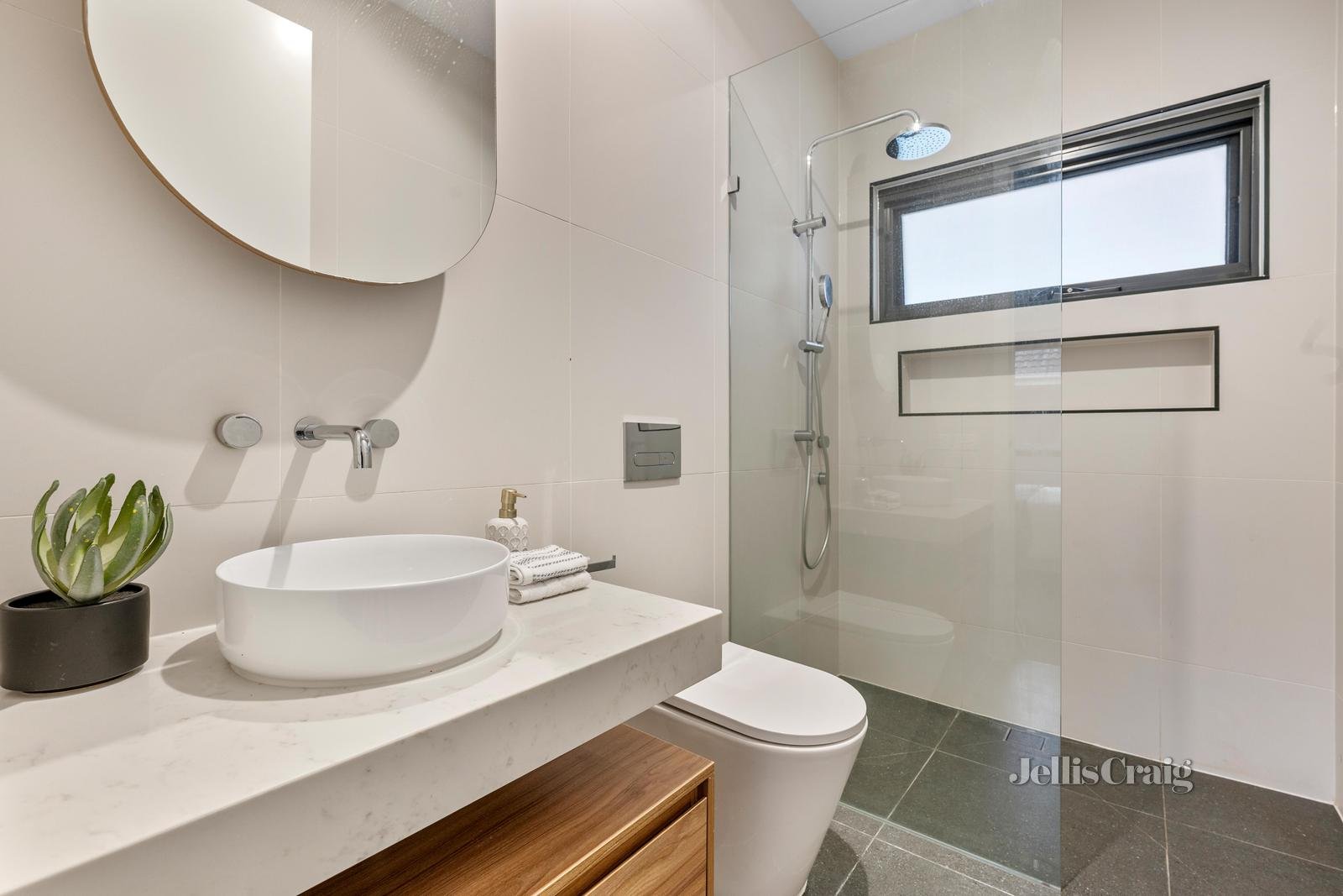 2/1 Biscayne Drive, Mount Waverley image 7