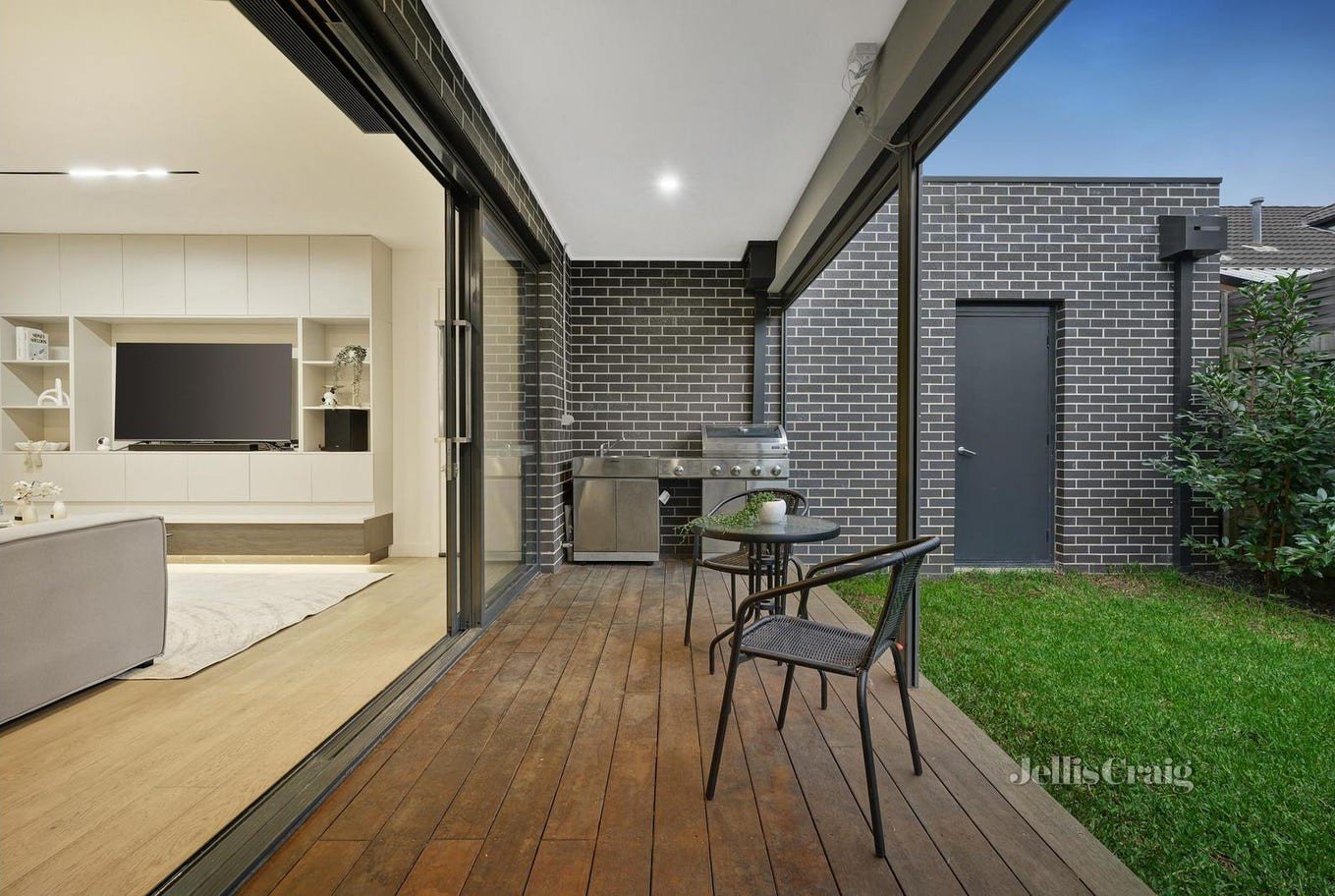 2/1 Biscayne Drive, Mount&nbsp;Waverley image 9