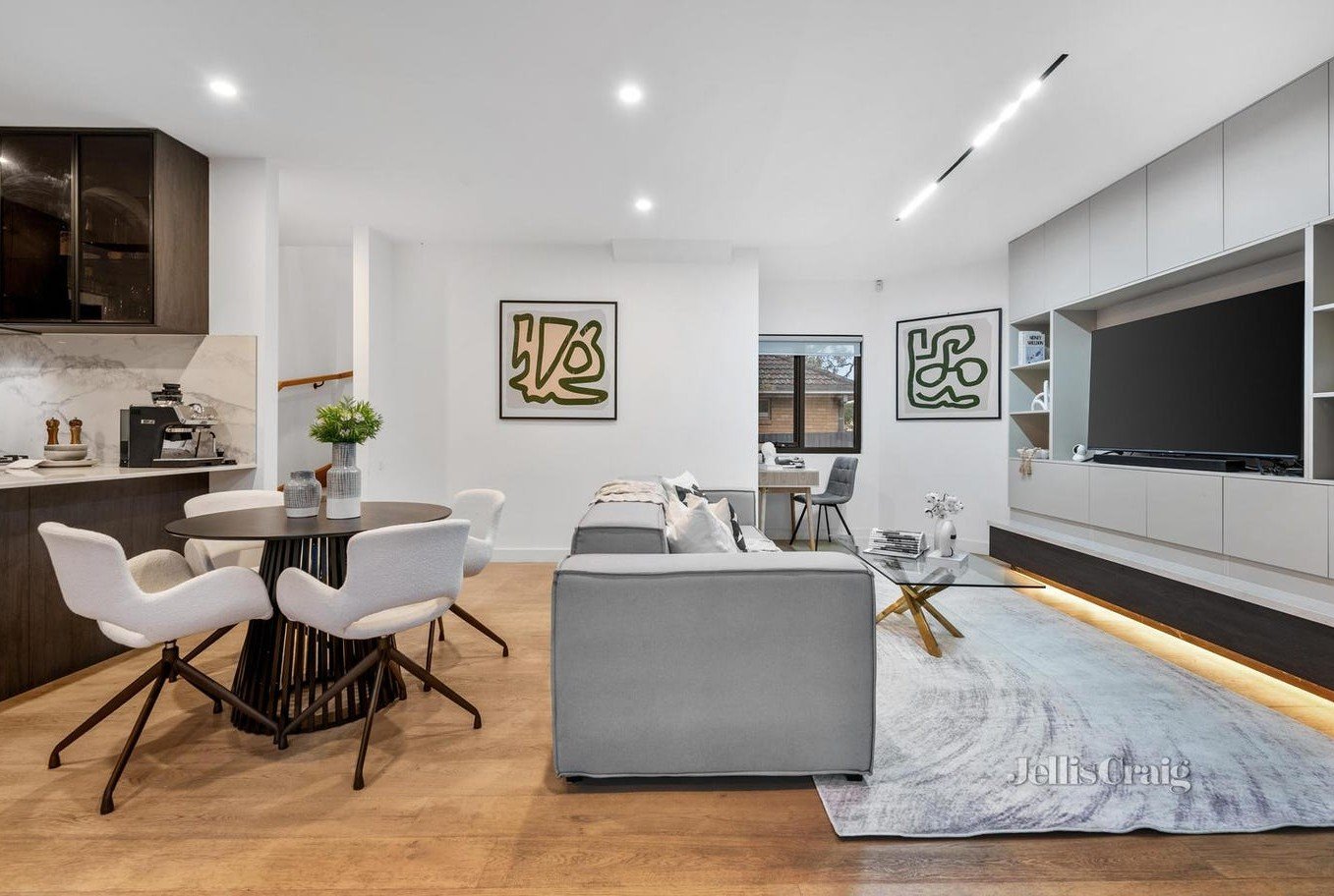 2/1 Biscayne Drive, Mount&nbsp;Waverley image 2