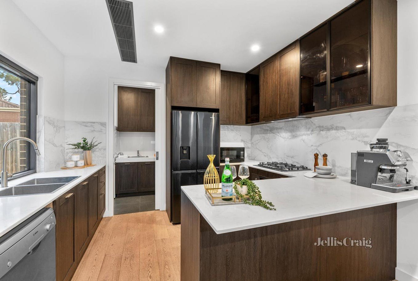 2/1 Biscayne Drive, Mount&nbsp;Waverley image 1