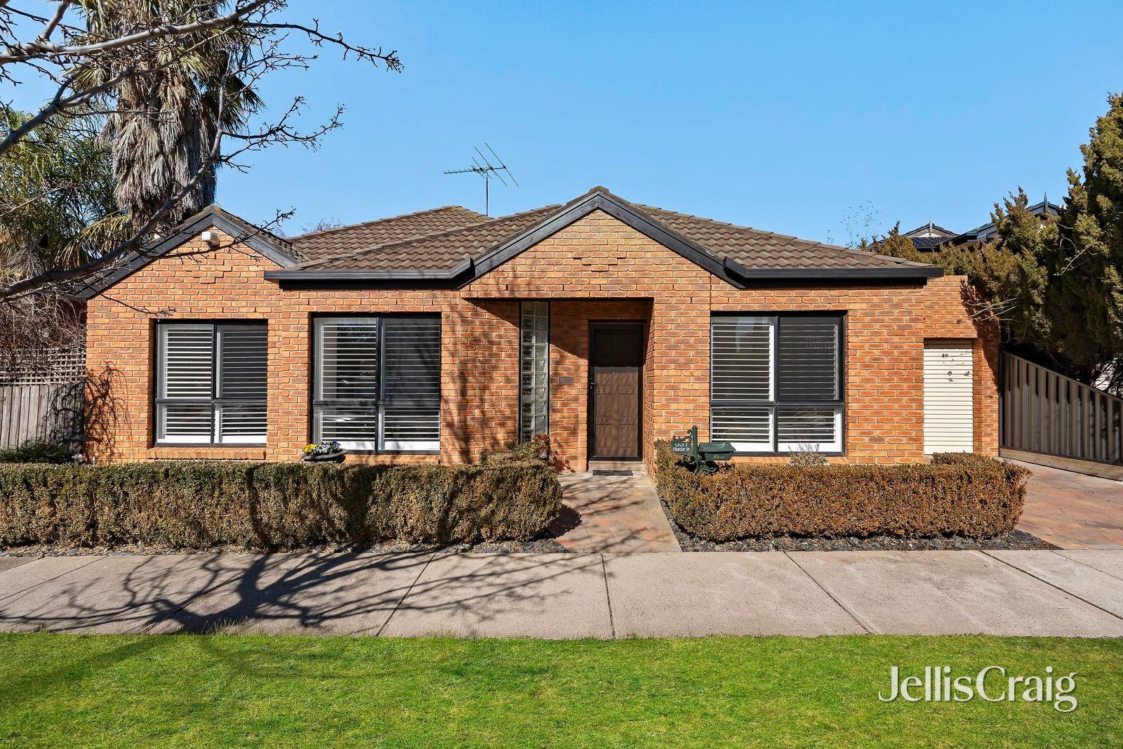 2/1 Border Drive, Keilor East image 1