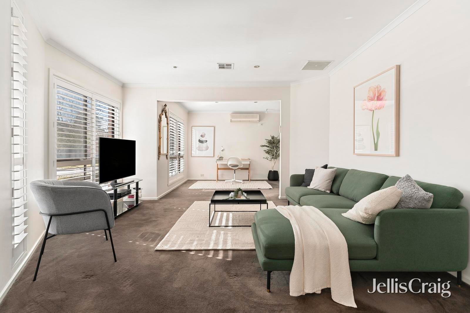 2/1 Border Drive, Keilor East image 2