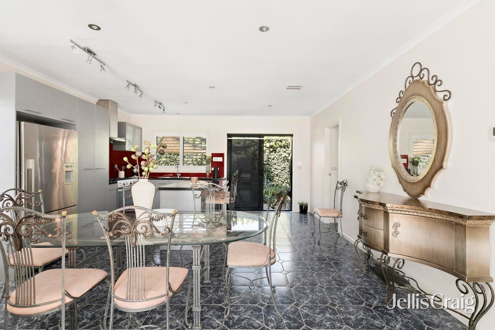 2/1 Border Drive, Keilor East image 4