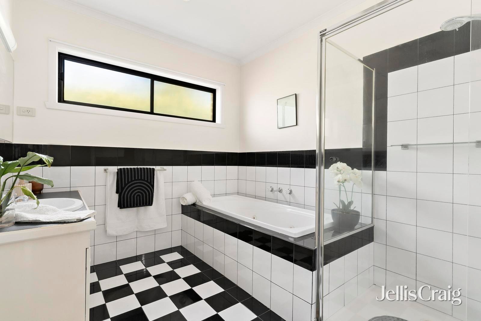 2/1 Border Drive, Keilor East image 7