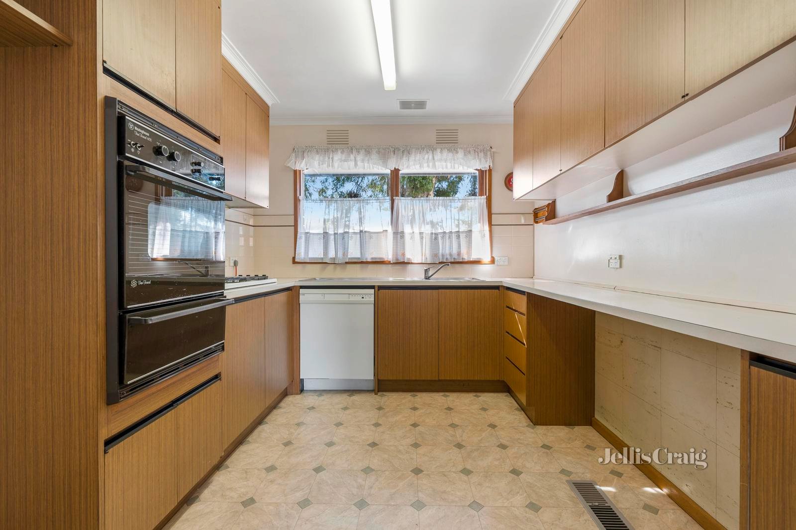 2/1 Bristol Court, Glen Waverley image 3