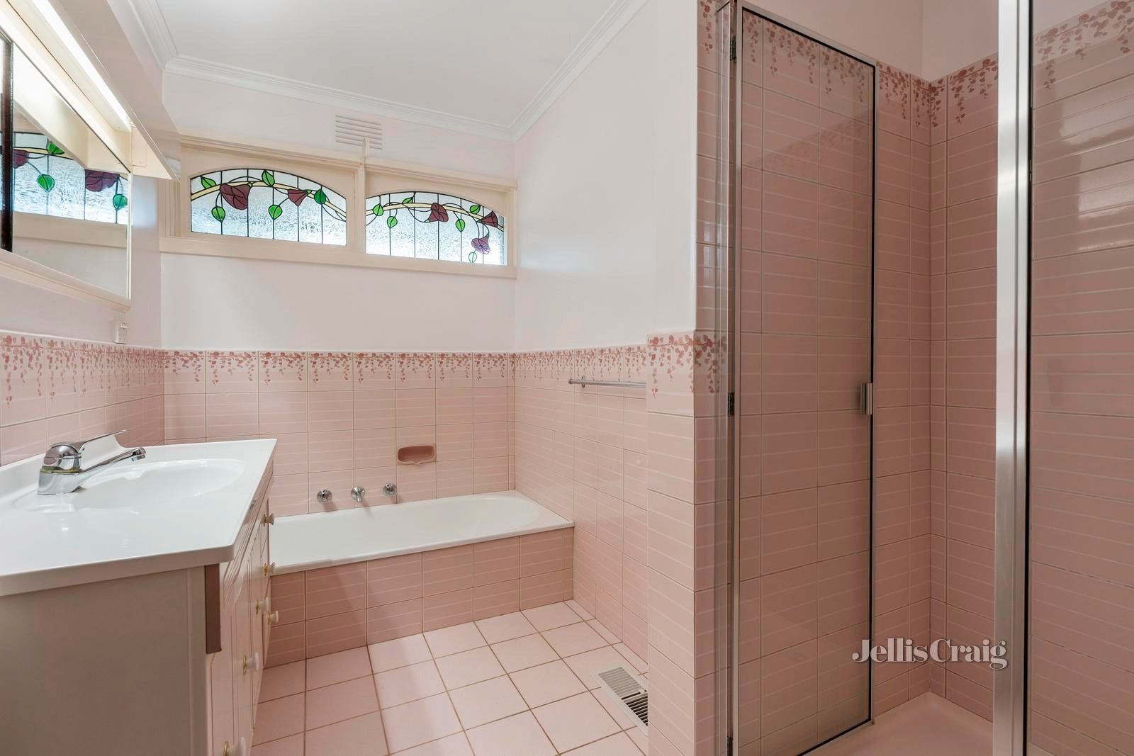 2/1 Bristol Court, Glen Waverley image 5