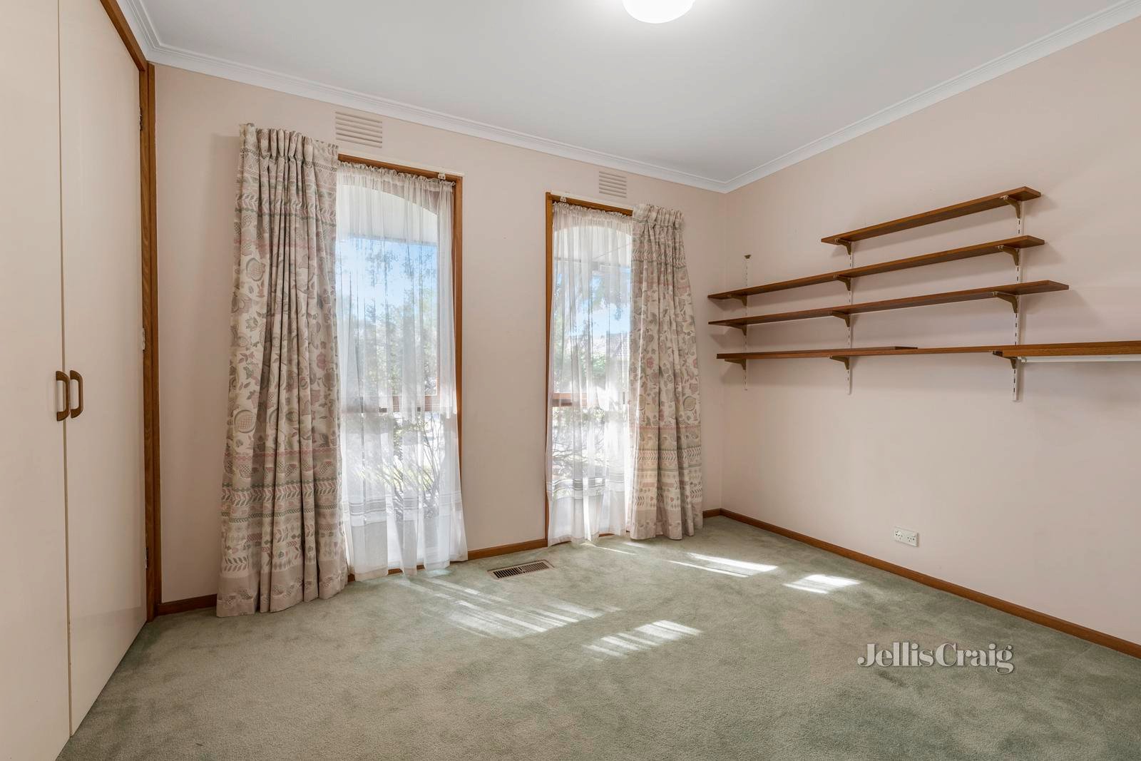 2/1 Bristol Court, Glen Waverley image 6