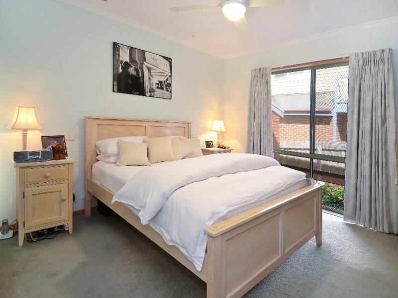 21 Brolga Crescent, Wandana Heights image 6