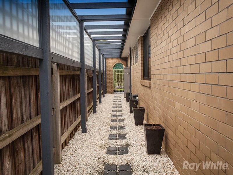 21 Camelot Drive, Glen Waverley image 9