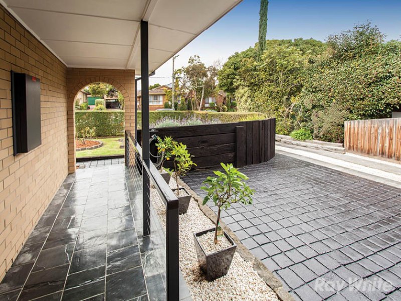 21 Camelot Drive, Glen Waverley image 10